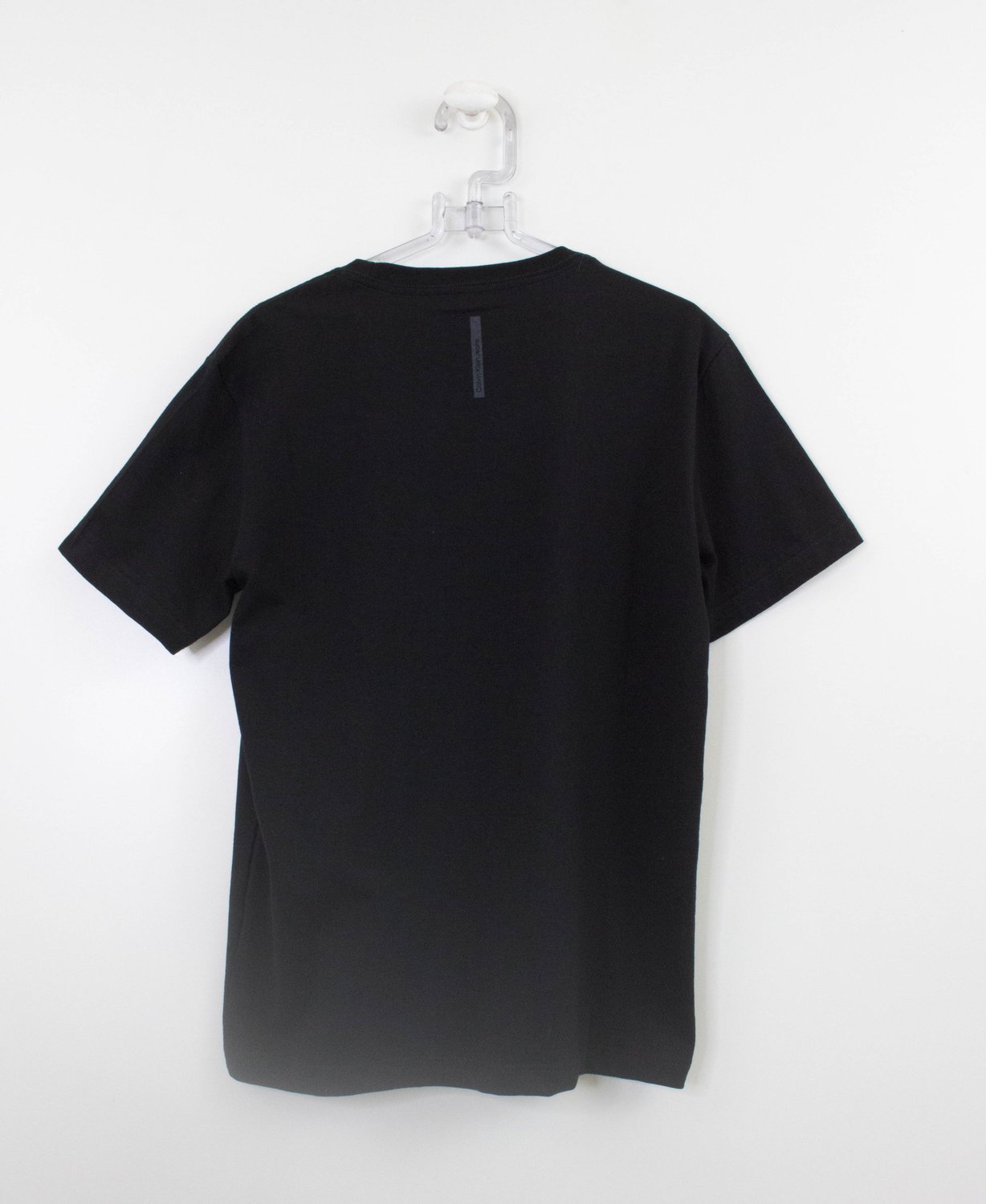 Camiseta negra con logo de Calvin Klein Jeans