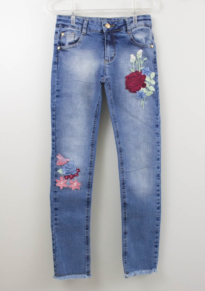 calças jeans bordadas com flores